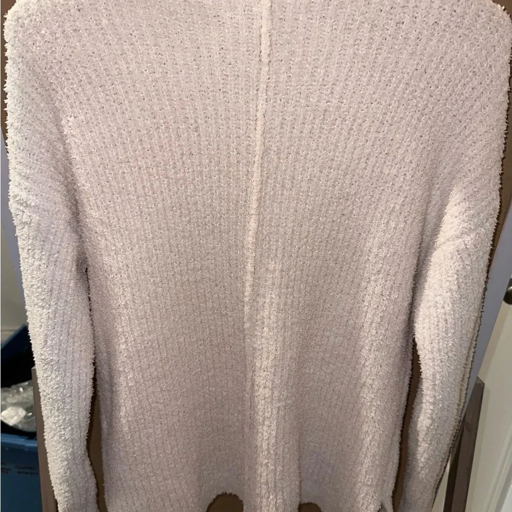 Cupcakes & Cashmere Cream Plush Longline Relaxed V Neck Sweater | Size M